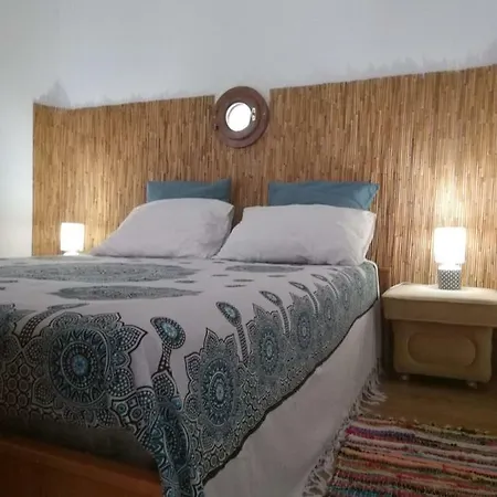 Marika Villa *